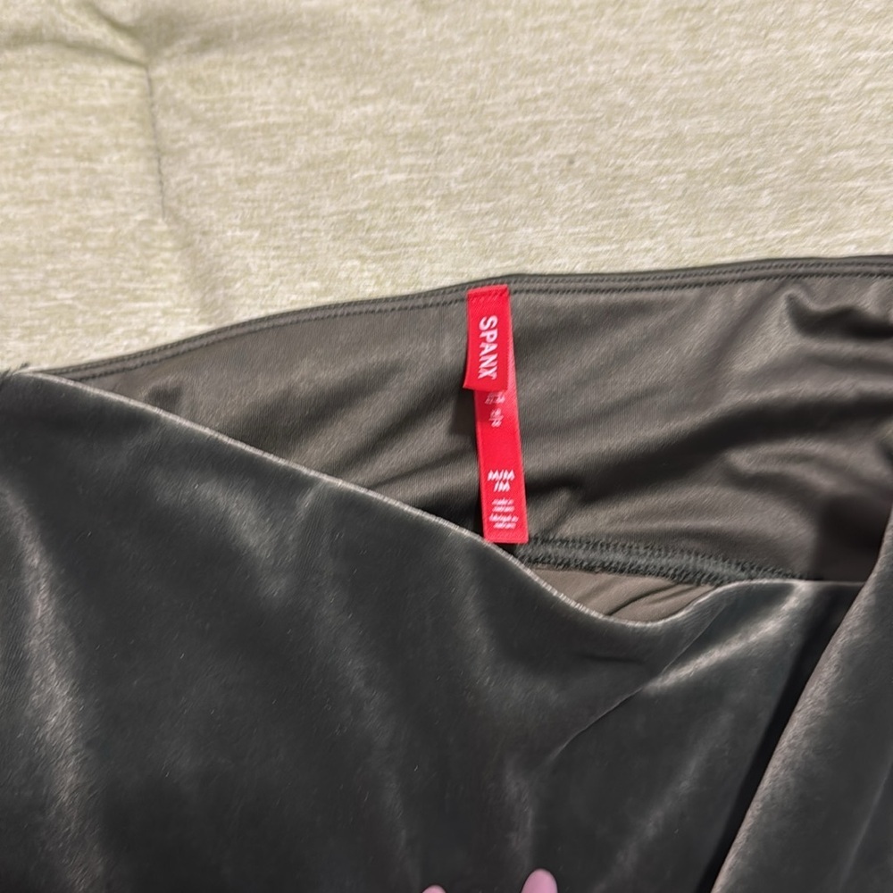 Spanx velvet green leggings - Picture 2 of 2